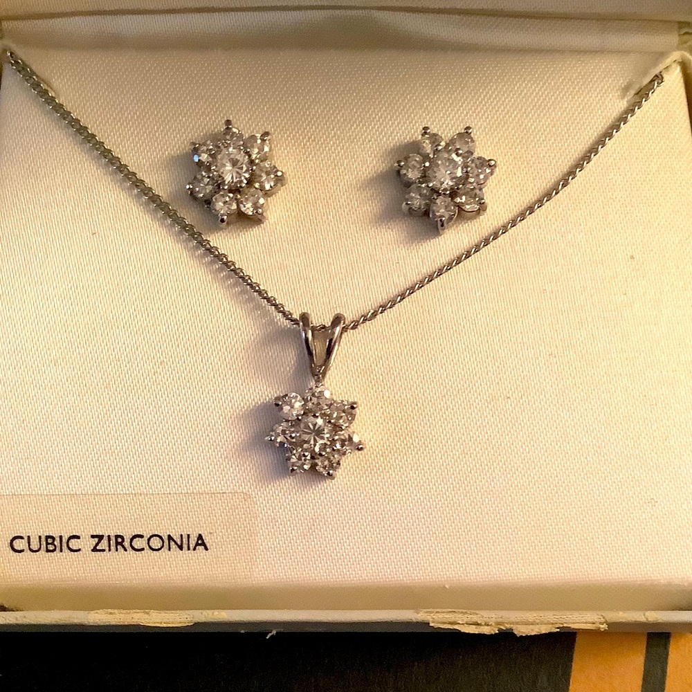 Matching Flower Necklace and Earrings Set